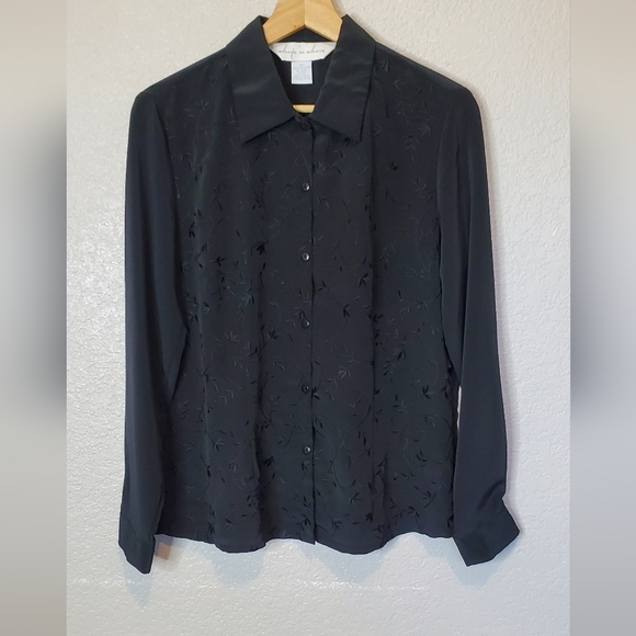 💚5/$25 Ship N Shore Womens Black Embroidered Button Down Shirt Size 10 - Picture 1 of 8